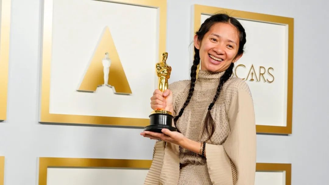 赵婷成为首位获得奥斯卡最佳导演奖的华人女导演!