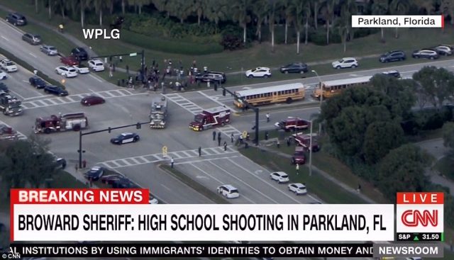 情人节当天佛罗里达发生校园枪击案，至少17人死亡，枪手被活捉