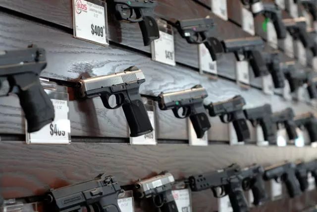 在美国如何买枪才不违法?需要满足一定条件