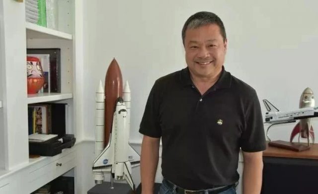 聽華裔學霸遨遊太空傳奇:首位太空行走華人焦立中