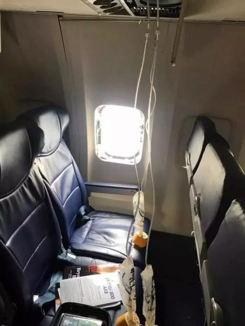 舷窗破损乘客被吸出机舱外身亡，飞机座位哪更安全？