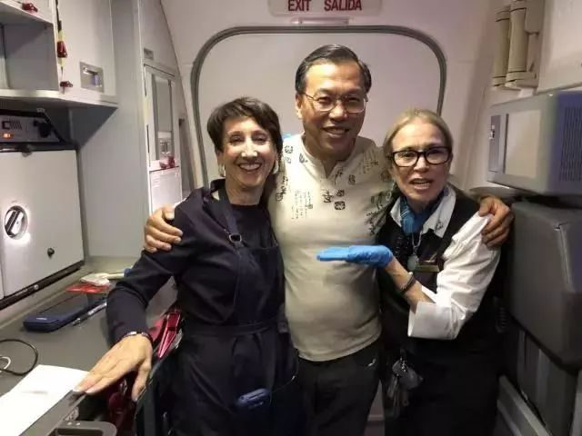 牛！华裔医生飞机上出手，救回美国乘客一命！
