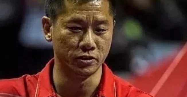 美国著名华裔体操教练，遭学员指控身心凌虐