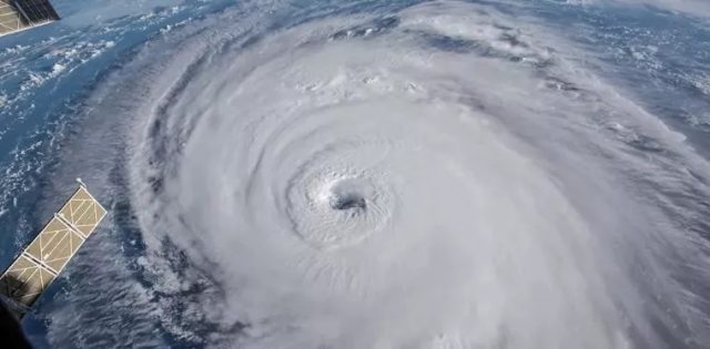超級颶風來襲，150萬美國居民緊急撤離…然而颶風泄氣了…