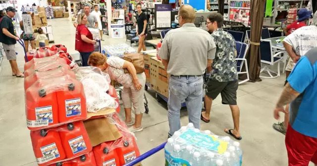 超級颶風來襲，150萬美國居民緊急撤離…然而颶風泄氣了…