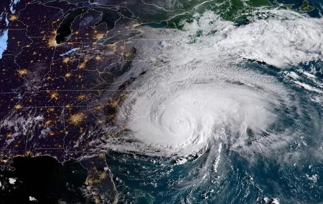 超级飓风来袭，150万美国居民紧急撤离…然而飓风泄气了…