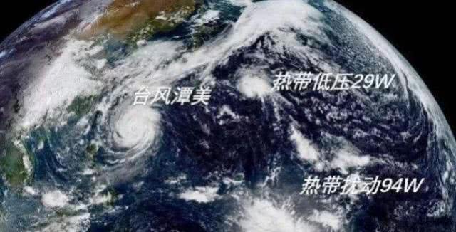 美国卫星拍到骇人一幕！三个台风胚胎已经重合，未来将贯穿整个日本