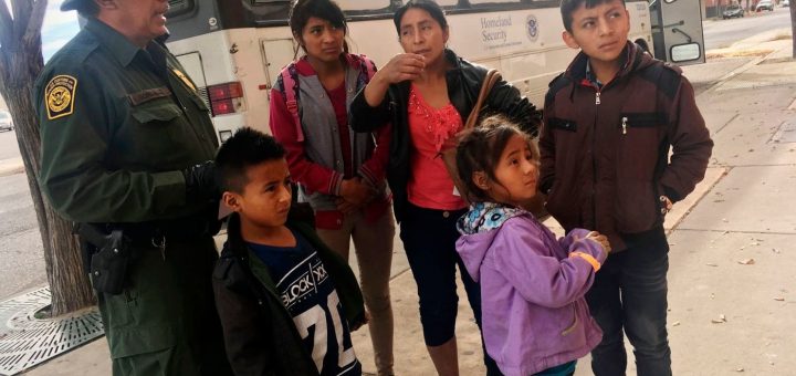 7歲無證客小女孩遭邊境當局拘留後死亡 白宮：是悲劇 但不關總統事