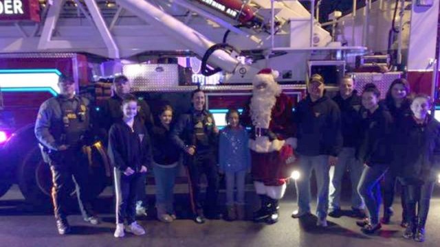 暖心！新泽西当地的圣诞怪杰将一家人的礼物偷走后，警方为其捐赠礼物