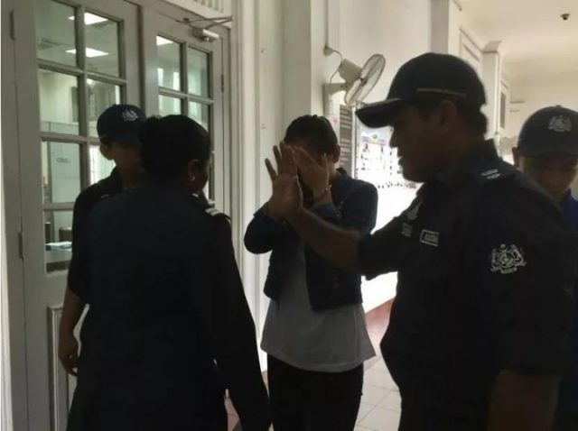 21岁华人美女机场被捕! 因贪小便宜搭上自己的后半生，当庭悔恨痛哭!