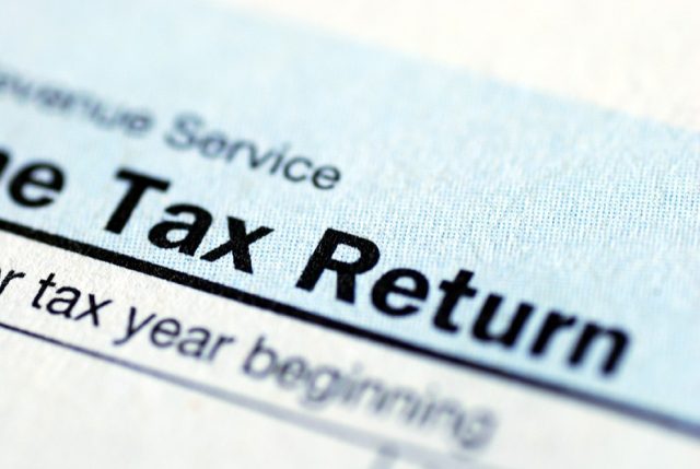 退稅又懸了！數百IRS員工拒絕返回工作 稱「上不起班」