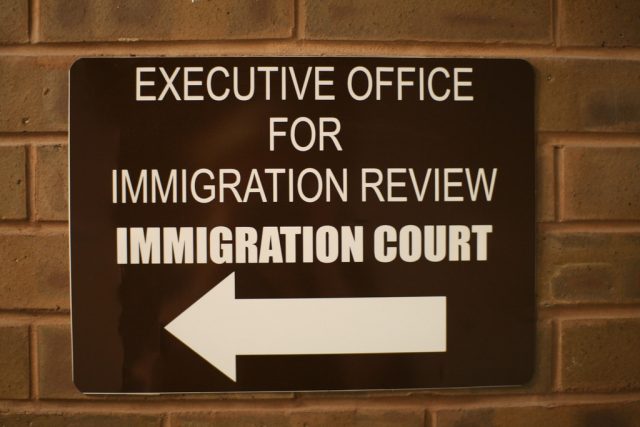 10萬移民案聽證會或因政府關門被取消 重新安排最多需要等四年