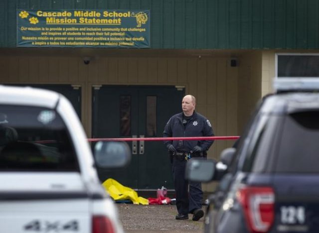 慘劇！美國一父親學校拔槍與警察對峙被一槍擊斃