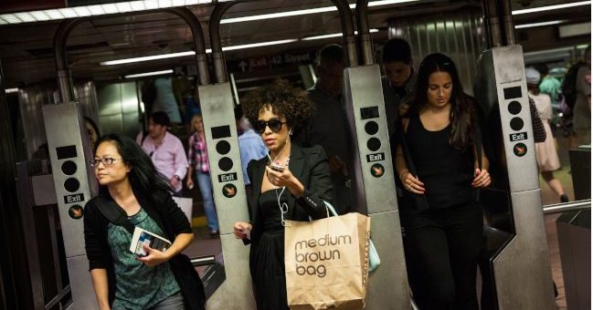 小心!外国扒手入侵纽约地铁!本地扒手太忙 不在乎被瓜分