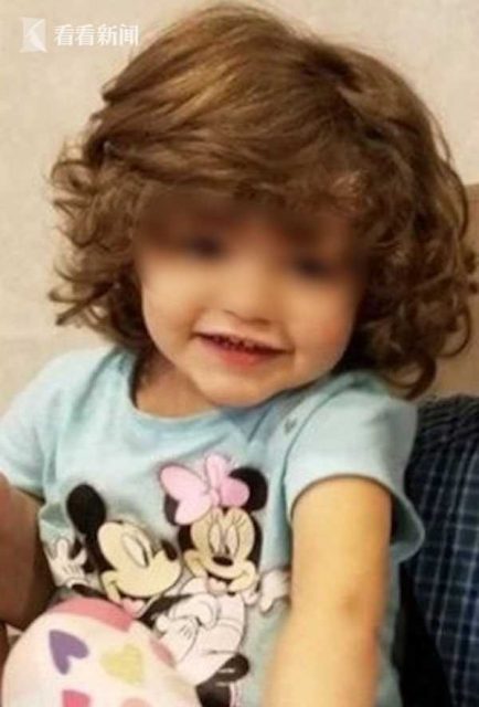 德州男子認為2歲女兒被政府裝晶片 用鐵鎚將其砸死