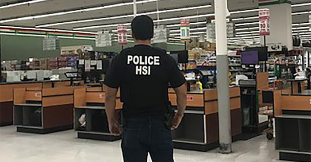 ICE加州超市拘捕26無證客 工作場所查緝飆升300%
