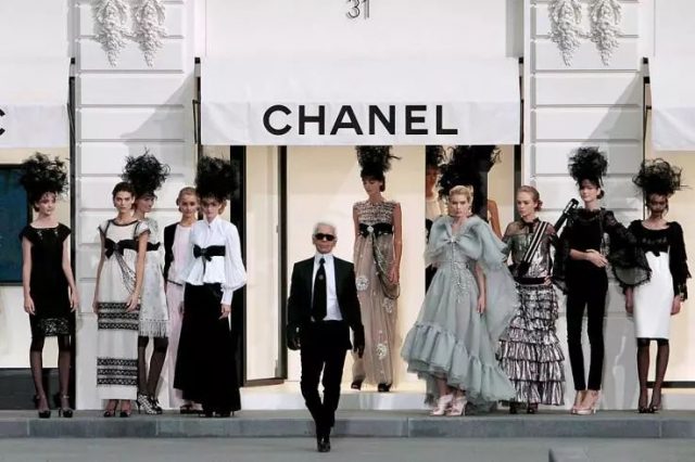 Chanel属于老佛爷的时代正式落幕，这一路，他走完了，并且此生值得