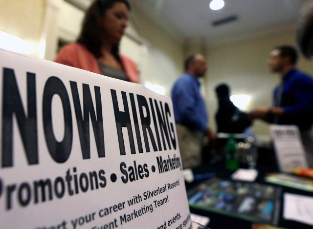 美国私企2月新增就业18.3万人 专家忧巅峰期已过
