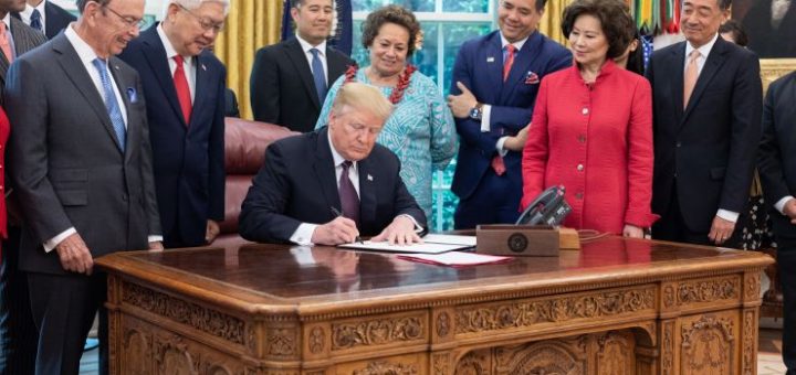 特朗普签署行政令 给亚太裔企业更多机会与资源