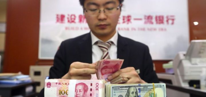 中國高凈值人群配置美元資產 赴港買保險排起長隊