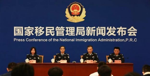 海外華人重大利好！移民局發布：10月起，護照能當身份證用！