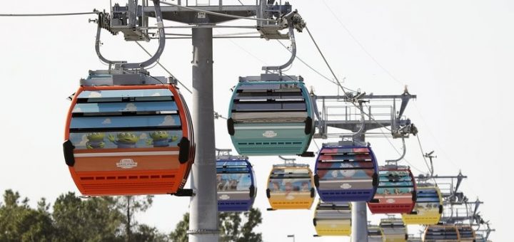 佛州迪士尼公園纜車突發事故 遊客高空被困數小時