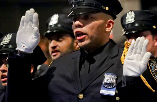 華裔警員自殺身亡後 紐約市警推免費心理諮詢
