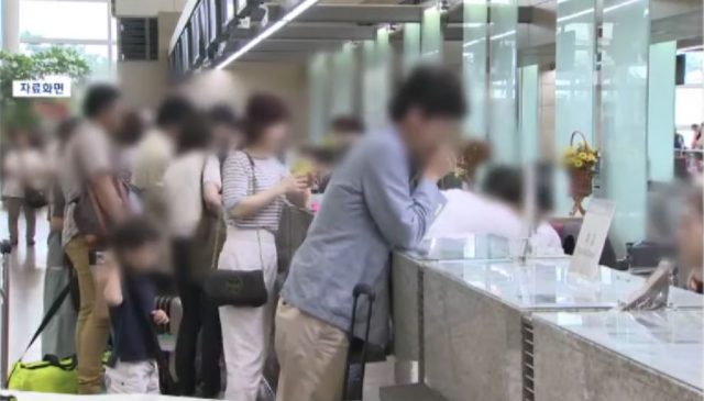 因逛免稅店誤機，中國男遊客竟暴打女工作人員！