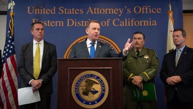 加州上百警察身负重罪! 家暴, 撞人, 鲁莽驾驶统统被原谅!谁给他们的特权？