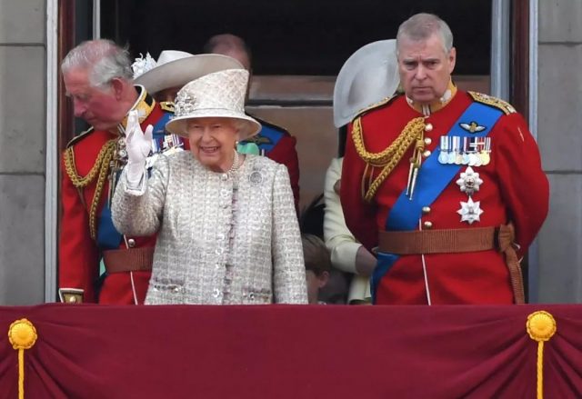 捲入性醜聞、「洗白」又翻車…面對又一個「坑娘」王子，英國女王：你，出局！