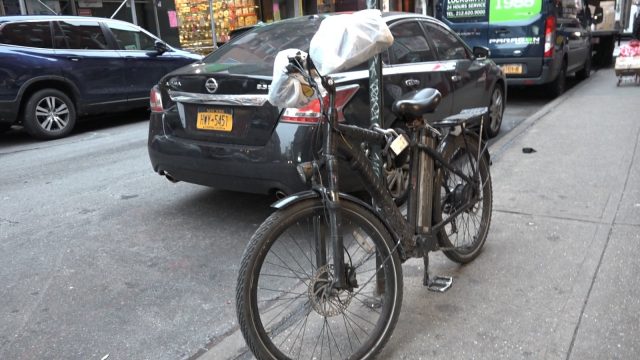 电动自行车法案州长库默迟迟不签 纽约市办外卖骑手讲座答疑