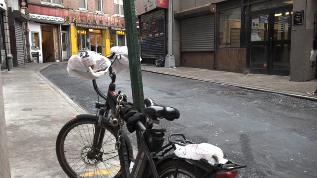 电动自行车法案州长库默迟迟不签 纽约市办外卖骑手讲座答疑