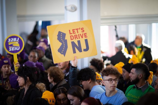 新泽西州成第14州 为无证移民发驾照