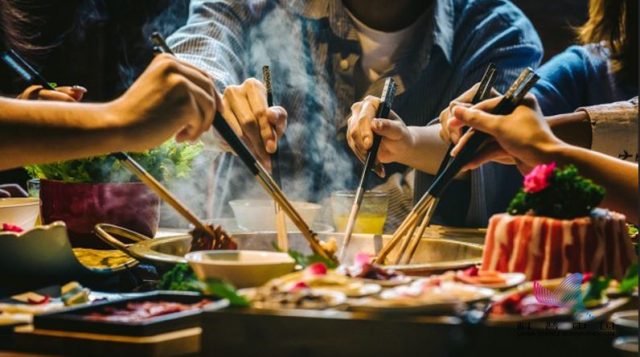 为什么吃完火锅就一身味？味越浓，添加剂越多？困扰多年的问题有解了…