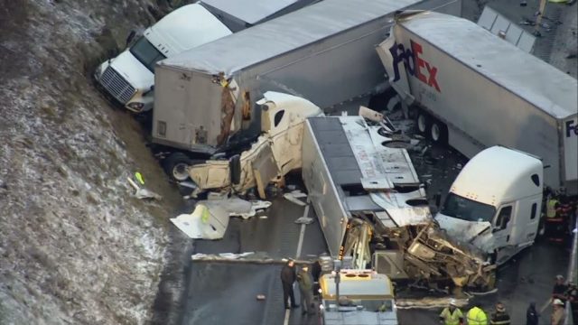 宾州高速车祸酿数十死伤 传翻车巴士从纽约华埠出发