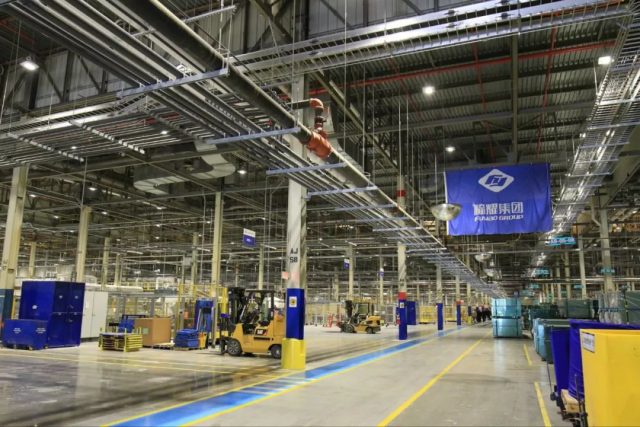 中国老板在美国工厂开千人大食堂 为员工提供免费午餐