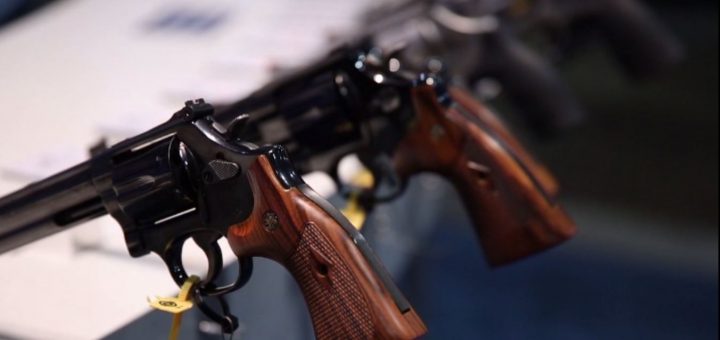 维州攻击性武器禁令法案被搁置 州长控枪议程遭遇挫败