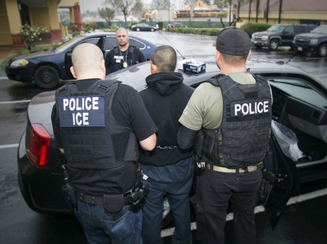ICE在加州法院逮捕两名“犯罪的外国人” 被批“无法无天”