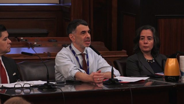纽约市议会质询市府抗疫策略 “你们的措施是否公开透明合理”