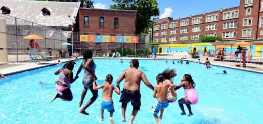纽约市公共泳池因疫情关闭，被批“会使更多孩子溺死”