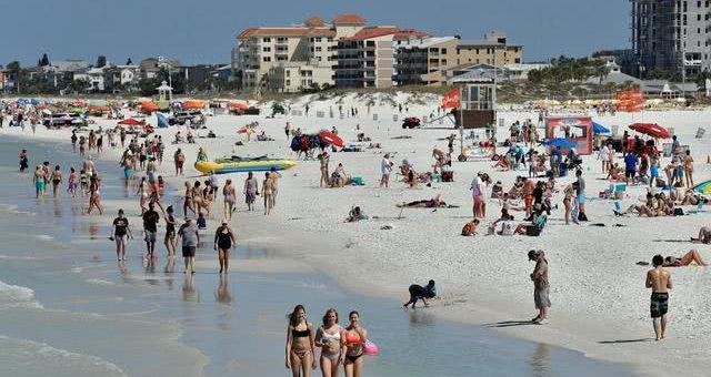 美国总统特朗普一声令下重启各州经济，佛罗里达海滩半小时内就挤满了人