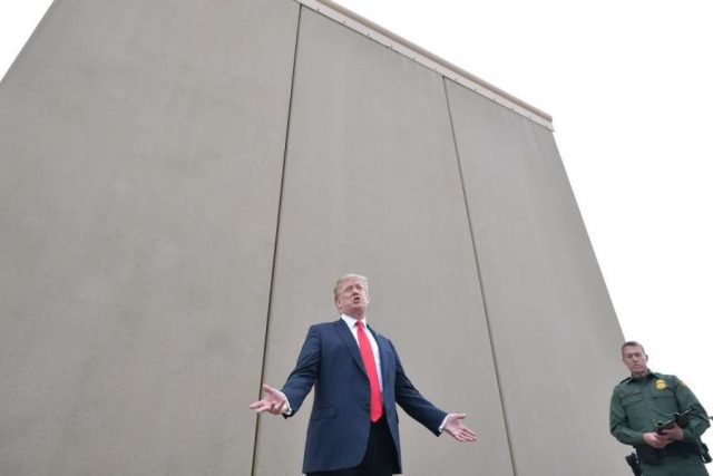 特朗普将花210亿涂黑美墨边境墙，夏天烫到能煎蛋，阻止移民攀爬