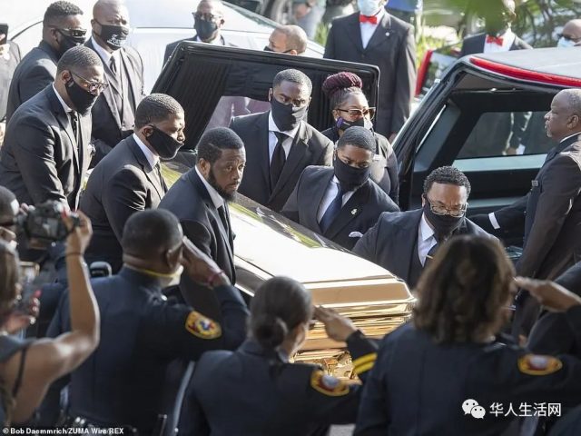 201万！堪比国葬，一场白人跪倒黑人脚下的葬礼，跪下的拜登亲赴