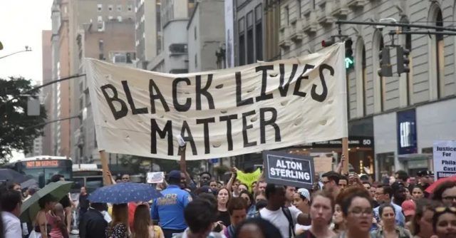 「黑人，打錢！」黑人人權運動發起人奇葩言論被挖出，網友們懵了