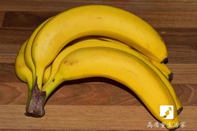 香蕉有「直的」和「彎的」，聰明人喜歡挑這種，以後別再買錯了！
