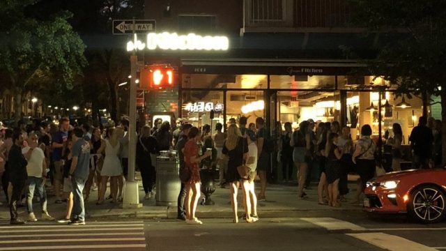 违反社交距离 纽约市又有105家餐厅餐馆面临处罚