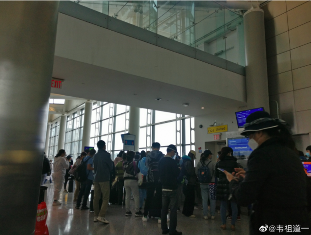 紧急求助！超120名华人留学生滞留美国机场，被美联航拒绝登机