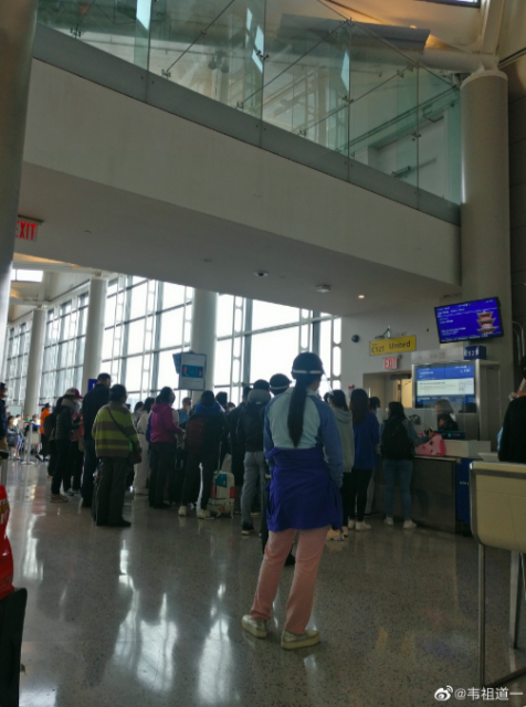 緊急求助！超120名華人留學生滯留美國機場，被美聯航拒絕登機