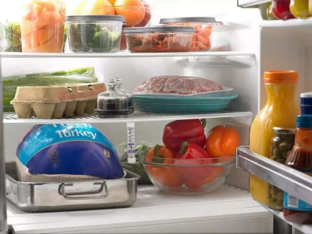 饭菜一定要等凉了才能放冰箱吗?其实应该这样做......