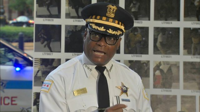 为防止抢劫事件再次发送，芝加哥警方计划在本周末派出1000名警察进入市中心